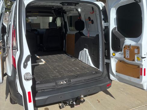 Used 2018 Ford Transit Connect XL image 13