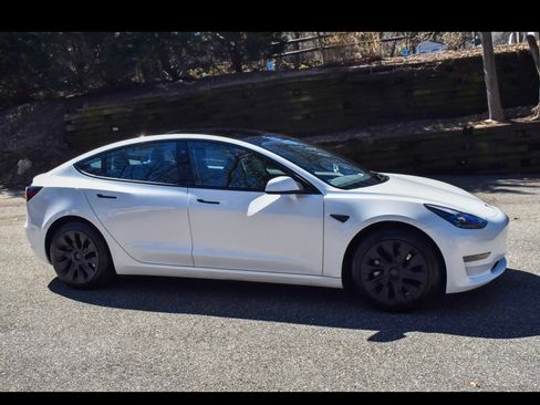 Used 2023 Tesla Model 3 Standard Range RWD image 13