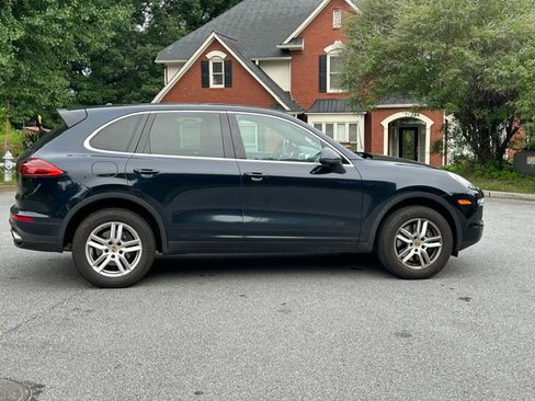 Used 2017 Porsche Cayenne AWD/4WD image 12