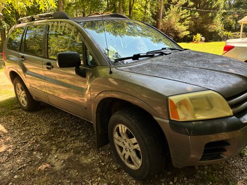 Used 2004 Mitsubishi Endeavor LS FWD image 2