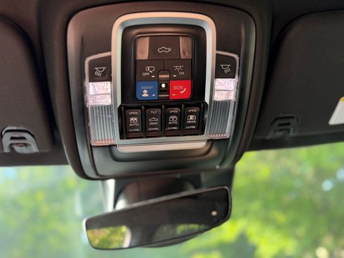 Used 2024 RAM 1500 Laramie AWD/4WD image 25
