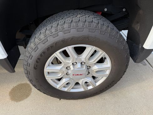 Used 2024 GMC Sierra 2500 SLT w/ SLT Premium Package AWD/4WD image 16