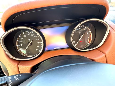 Used 2020 Maserati Levante image 16