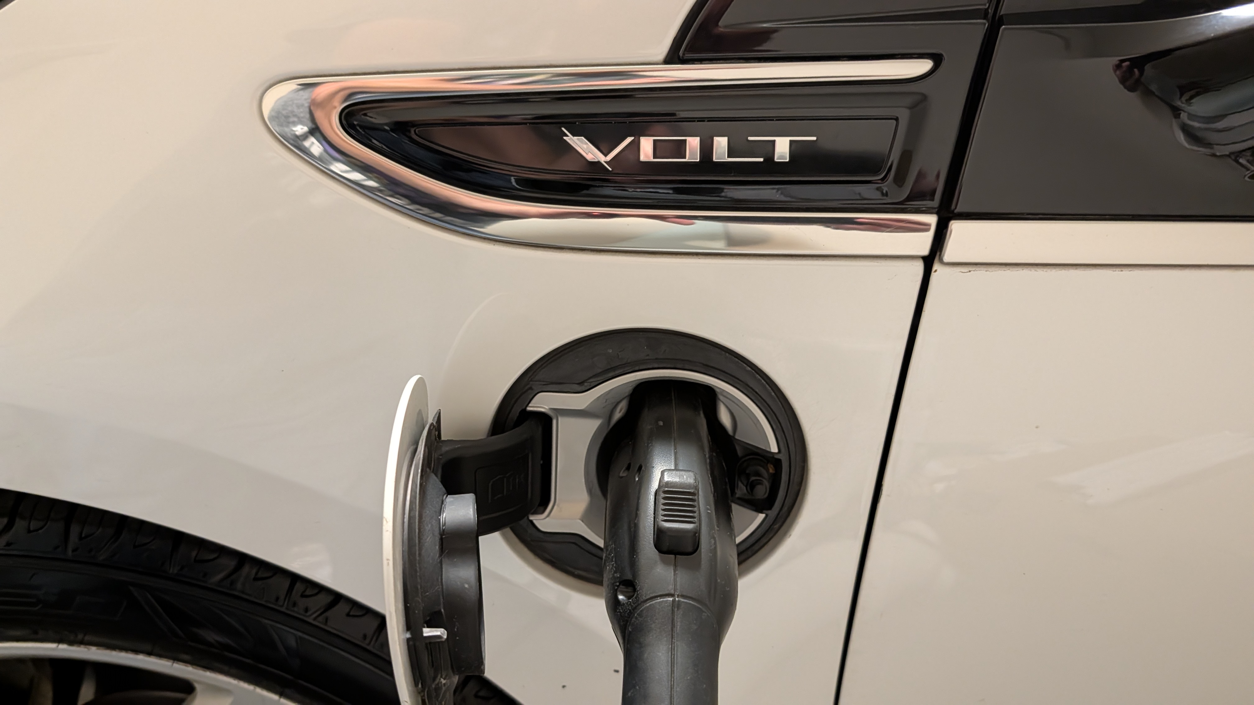 Used 2015 Chevrolet Volt Premium w/ Premium Trim Package FWD image 23