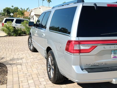 Used 2016 Lincoln Navigator L Select image 6