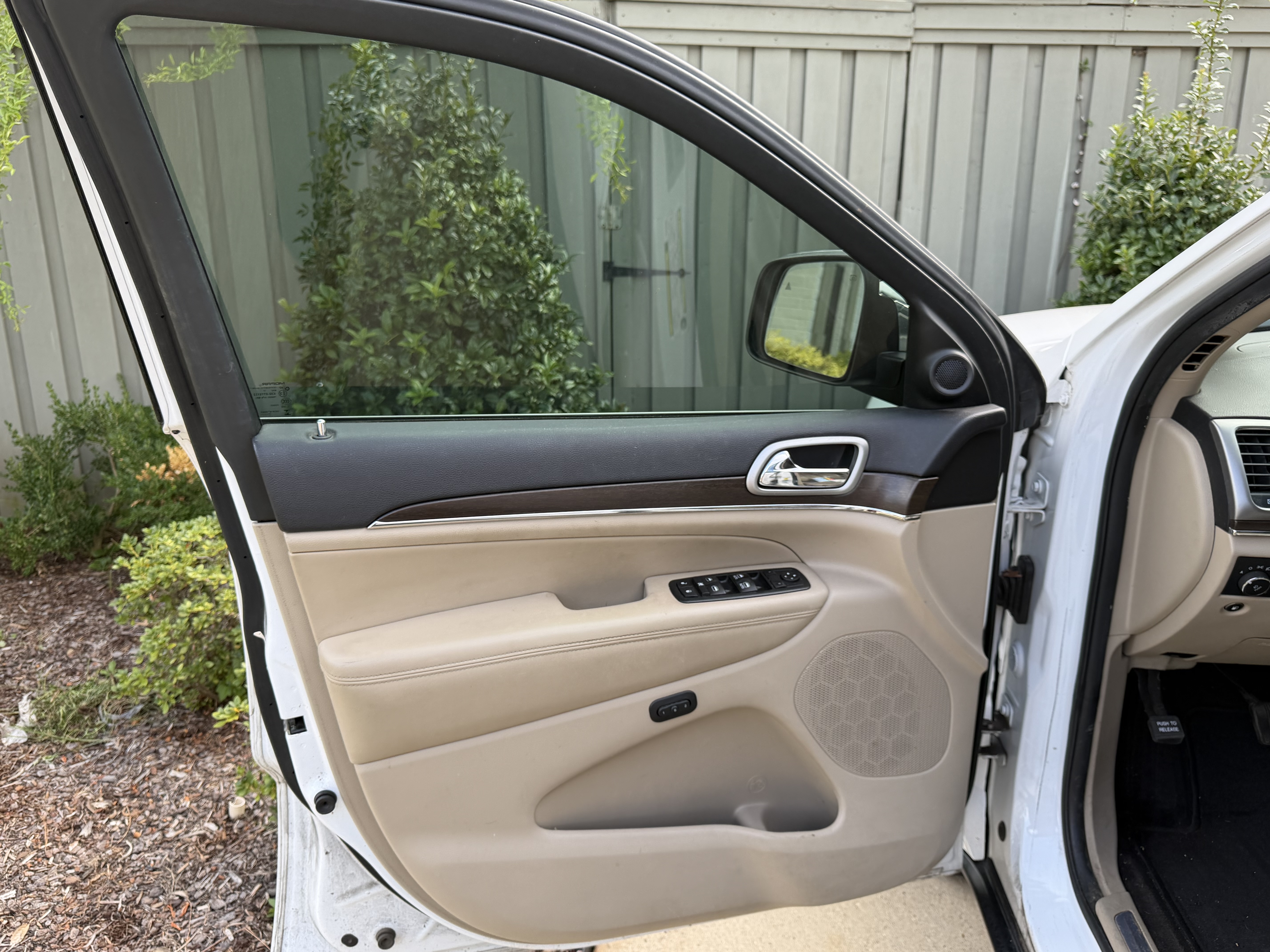 Used 2018 Jeep Grand Cherokee Limited AWD/4WD image 25