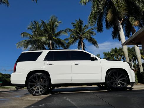 Used 2015 GMC Yukon Denali w/ Touring Package RWD image 2