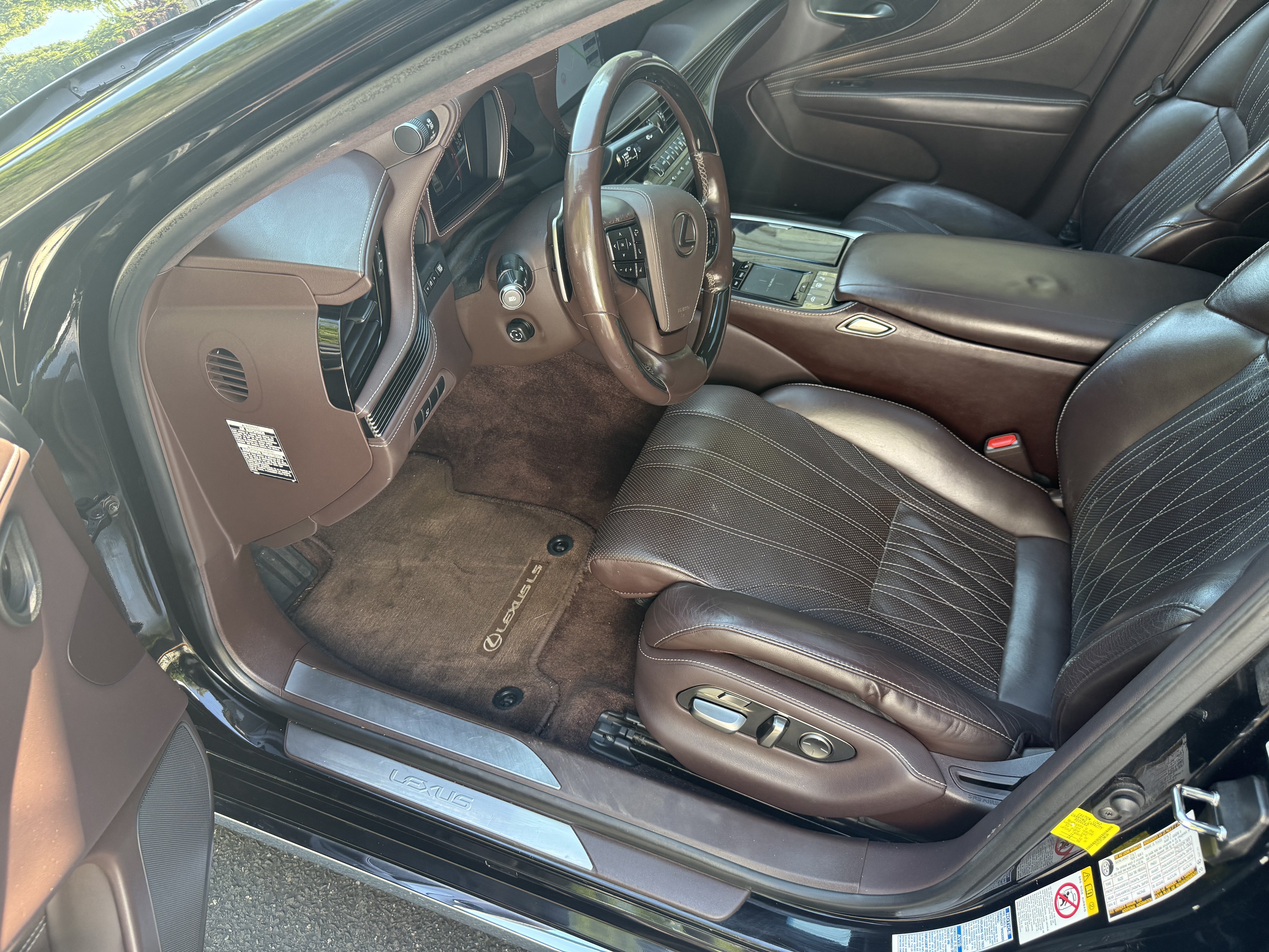 Used 2018 Lexus LS 500 AWD w/ Luxury Package image 24