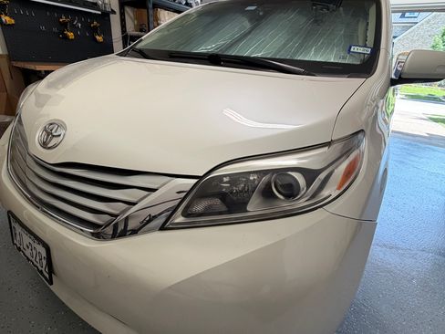 Used 2015 Toyota Sienna Limited Premium FWD image 1