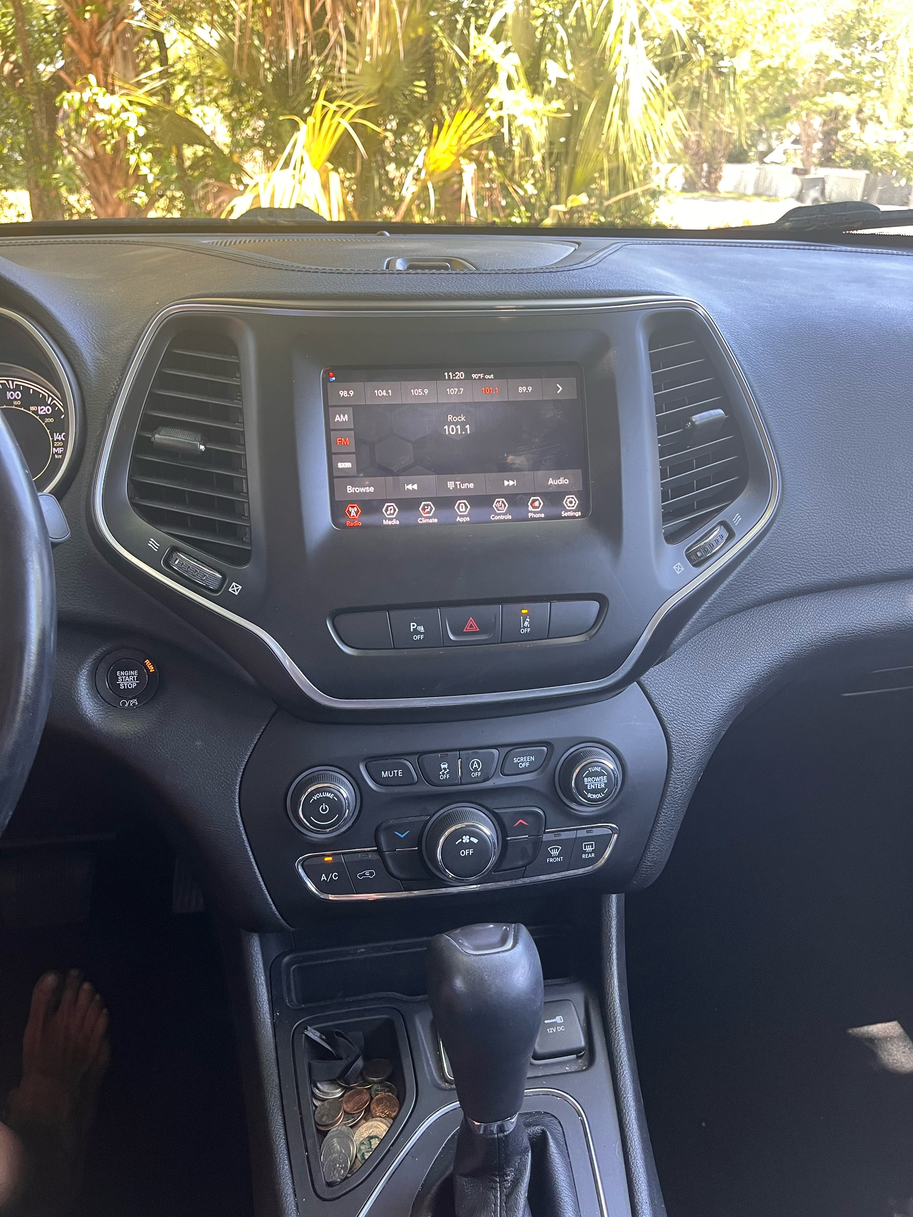 Used 2021 Jeep Cherokee Latitude Plus FWD image 9
