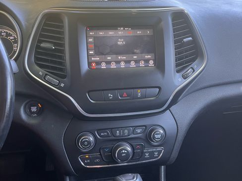 Used 2021 Jeep Cherokee Latitude Plus FWD image 9