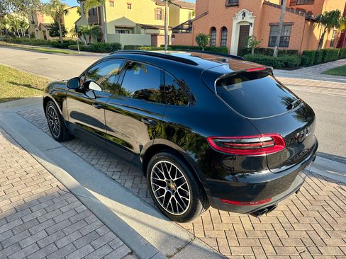 Used 2018 Porsche Macan Sport Edition image 4