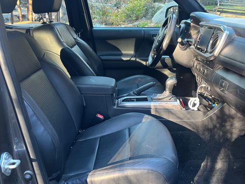 Used 2023 Toyota Tacoma Limited image 8