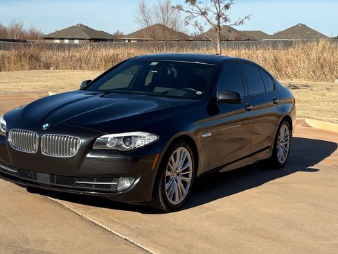 Used 2011 BMW 550i Sedan image 2