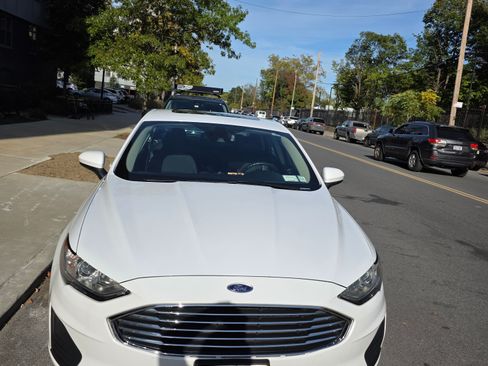 Used 2020 Ford Fusion SE image 4