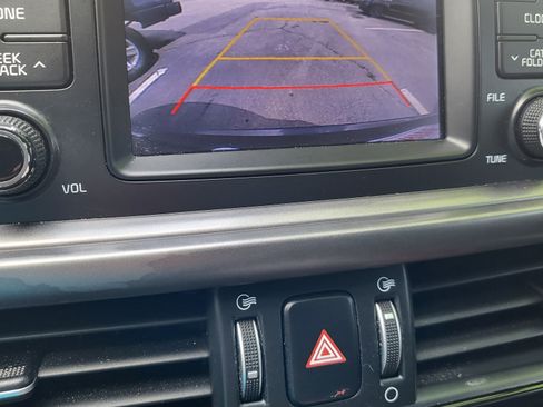 Used 2017 Kia Optima LX image 17