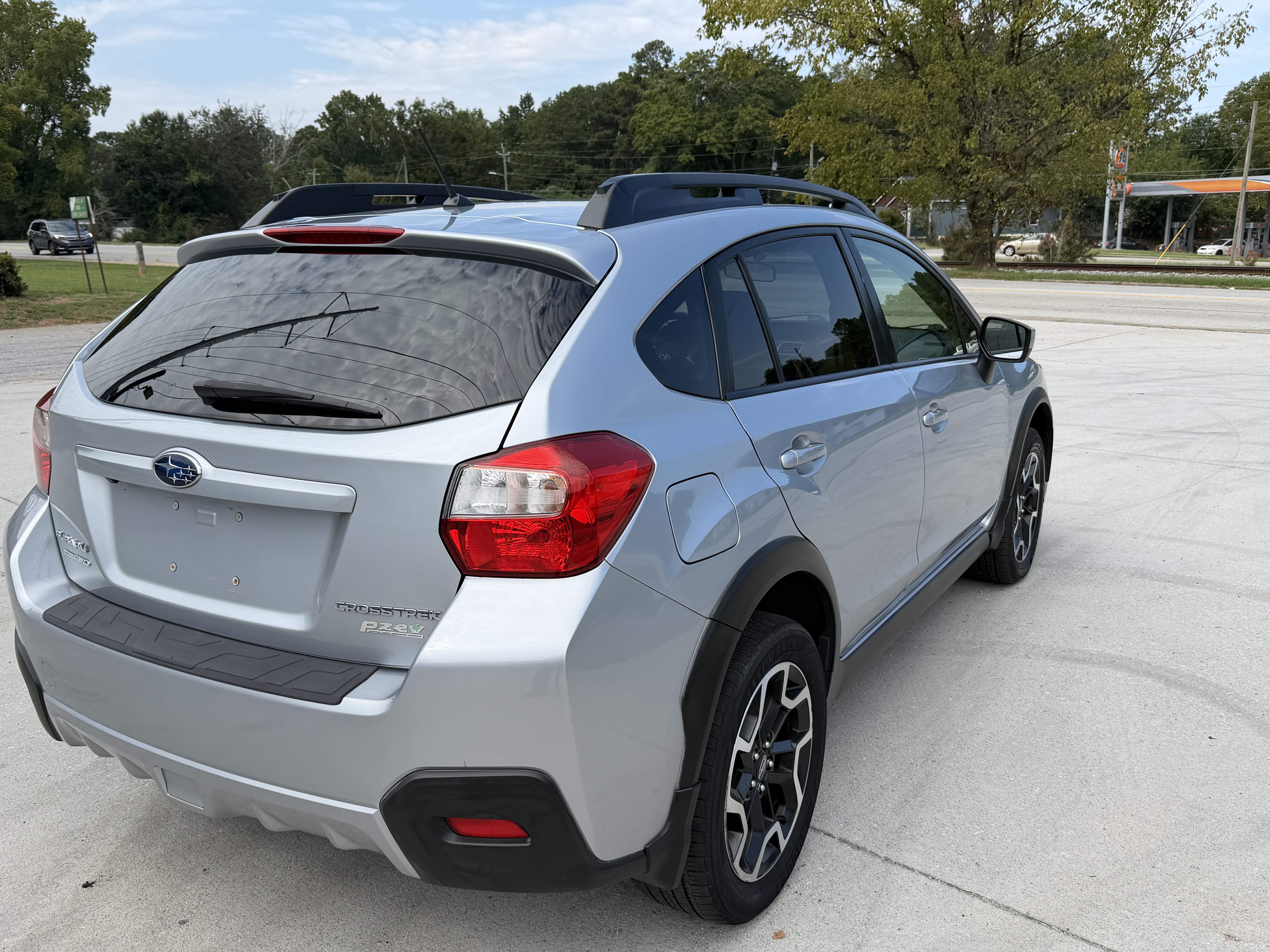 Used 2017 Subaru Crosstrek 2.0i Premium AWD/4WD image 5
