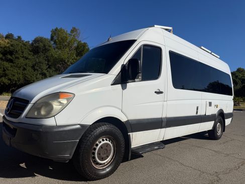 Used 2011 Mercedes-Benz Sprinter 2500 image 11