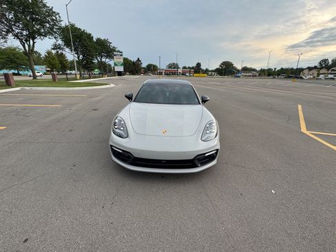 Used 2023 Porsche Panamera image 2