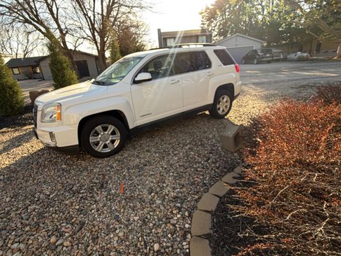 Used 2016 GMC Terrain SLE image 1