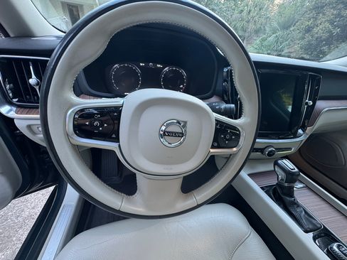Used 2020 Volvo S60 T5 Momentum FWD image 5