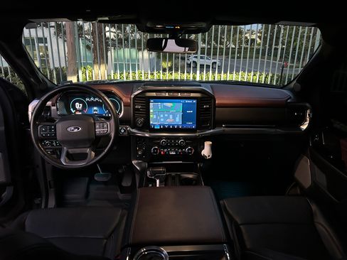 Used 2022 Ford F150 Lariat AWD/4WD image 9
