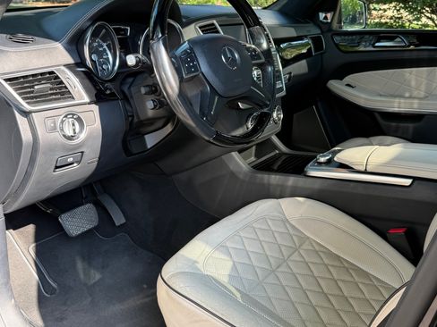 Used 2015 Mercedes-Benz GL 550 4MATIC image 13