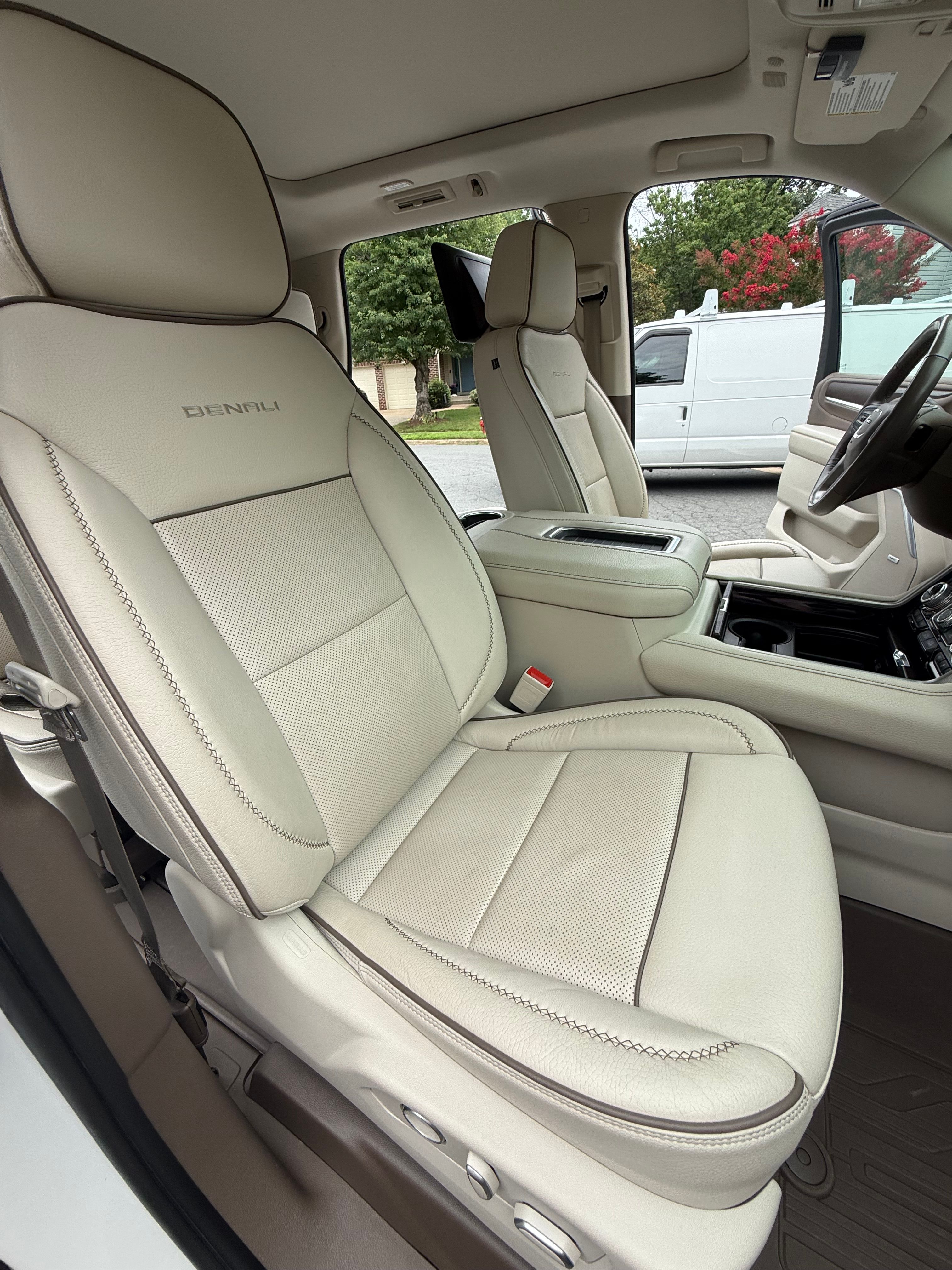 Used 2021 GMC Yukon Denali w/ LPO, Illumination Package AWD/4WD image 13