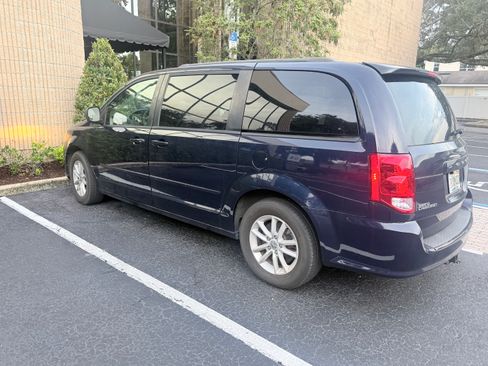 Used 2015 Dodge Grand Caravan SXT FWD image 1