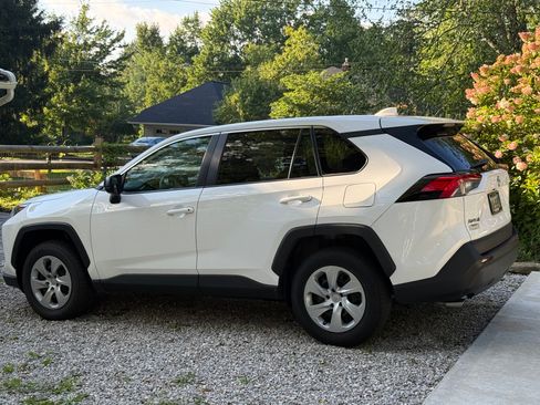 Used 2022 Toyota RAV4 LE AWD/4WD image 9