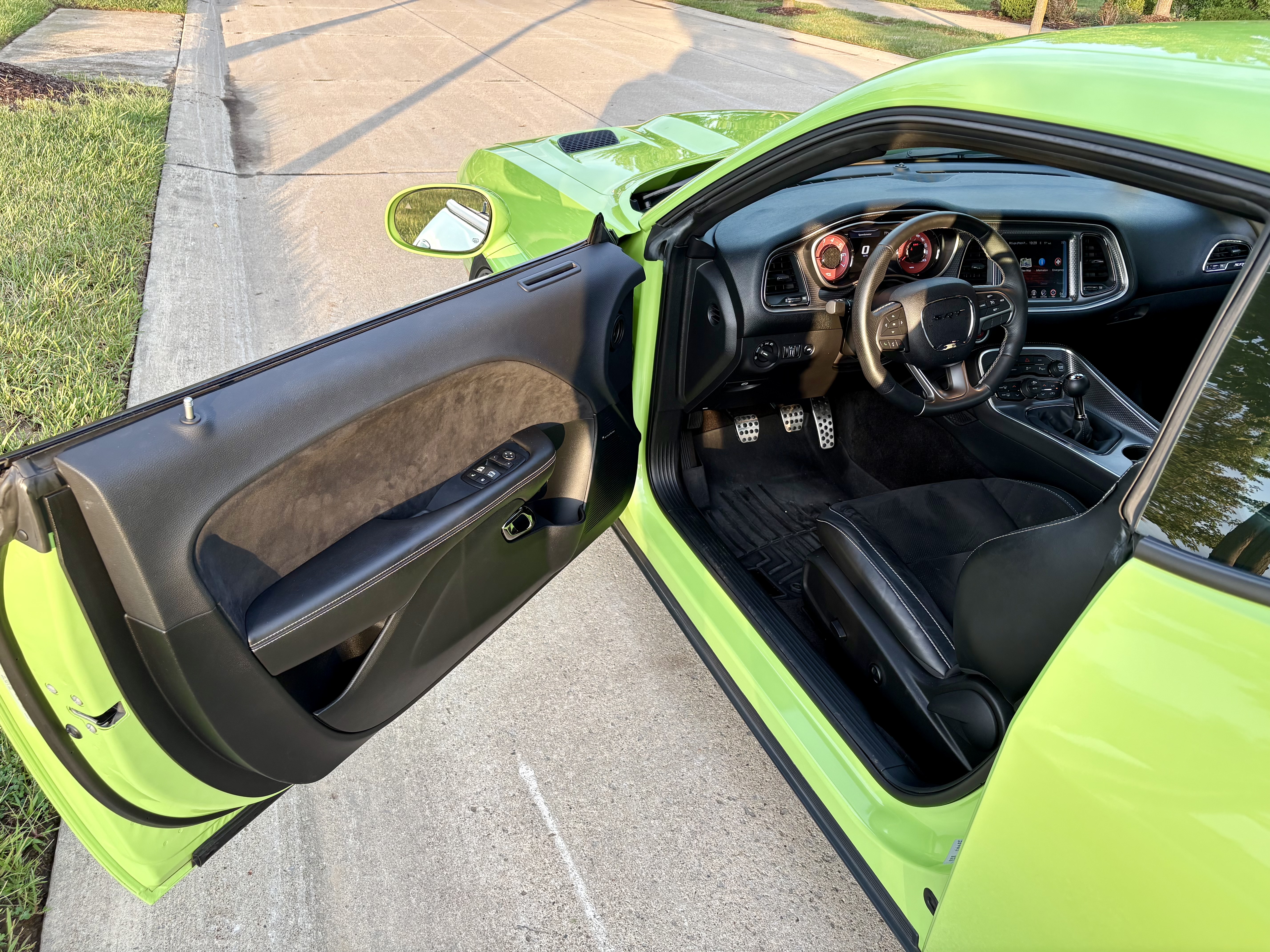 Used 2015 Dodge Challenger SRT Hellcat RWD image 11