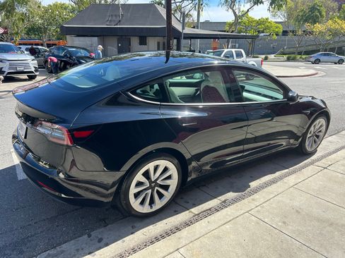 Used 2021 Tesla Model 3 Standard Range Plus image 9
