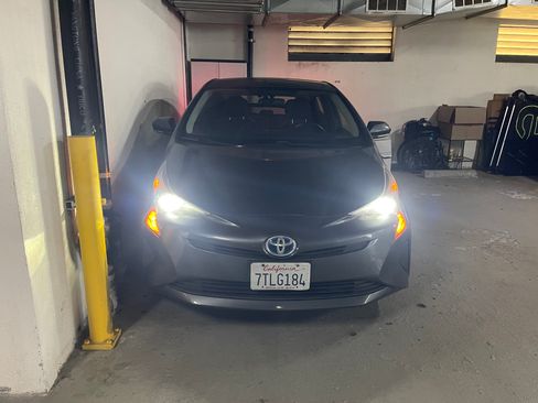 Used 2016 Toyota Prius Three Touring image 9