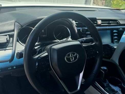 Used 2018 Toyota Camry SE FWD image 18