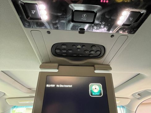 Used 2017 Chevrolet Suburban LT image 26