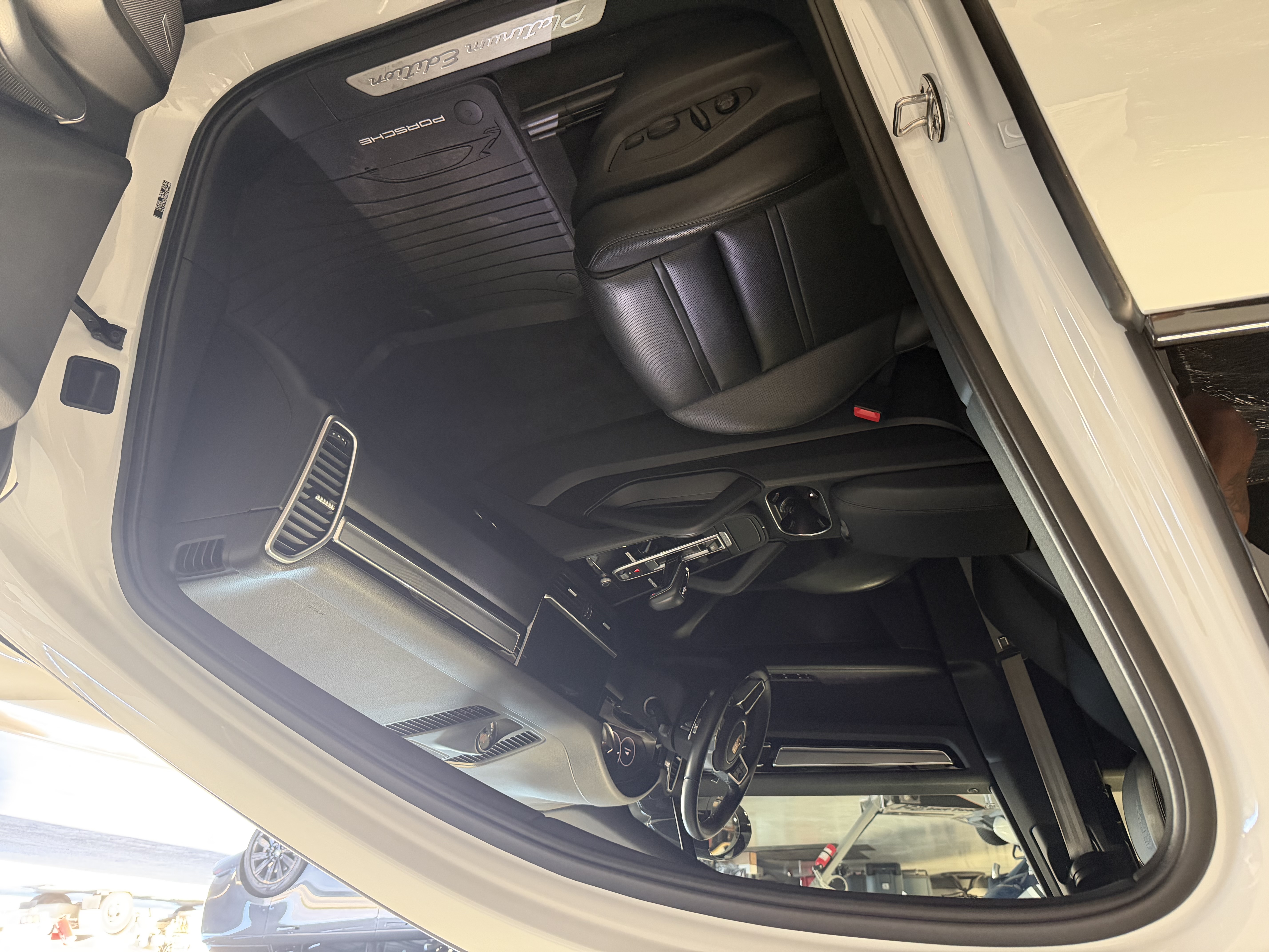 Used 2023 Porsche Cayenne Platinum Edition AWD/4WD image 12