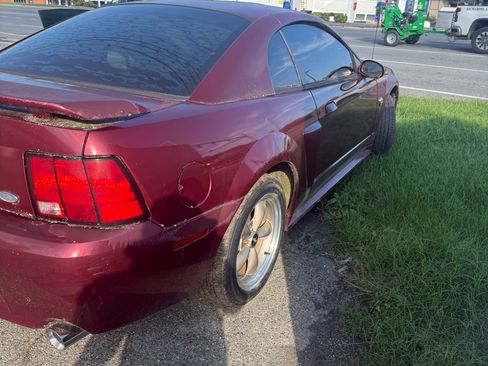 Used 2004 Ford Mustang GT RWD image 4