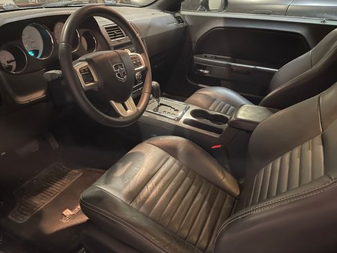 Used 2013 Dodge Challenger SXT image 6