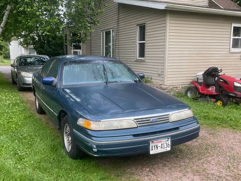 Used 1993 Ford Crown Victoria LX RWD image 2
