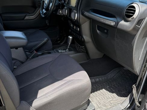 Used 2015 Jeep Wrangler Sport AWD/4WD image 8