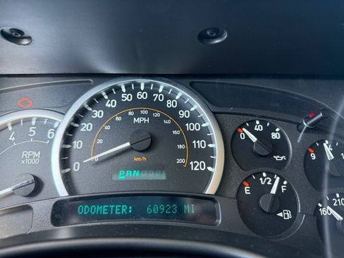 Used 2005 HUMMER H2 w/ Preferred Equipment Group image 7