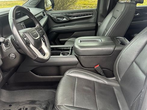 Used 2021 GMC Yukon XL Denali w/ Denali Premium Package AWD/4WD image 14