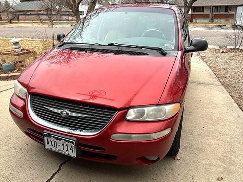 Used 2000 Chrysler Town & Country LXi image 6
