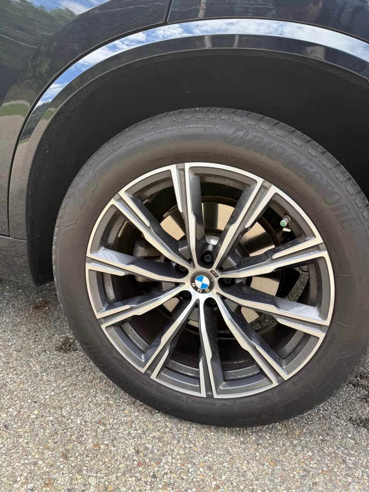 Used 2025 BMW X5 xDrive40i w/ M Sport Package AWD/4WD image 19
