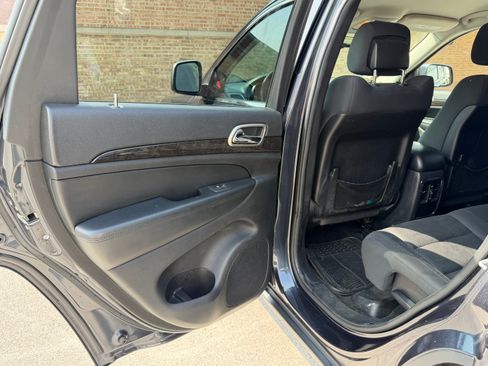 Used 2013 Jeep Grand Cherokee Laredo w/ Laredo E Group AWD/4WD image 16