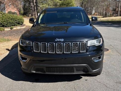Used 2019 Jeep Grand Cherokee Laredo image 5
