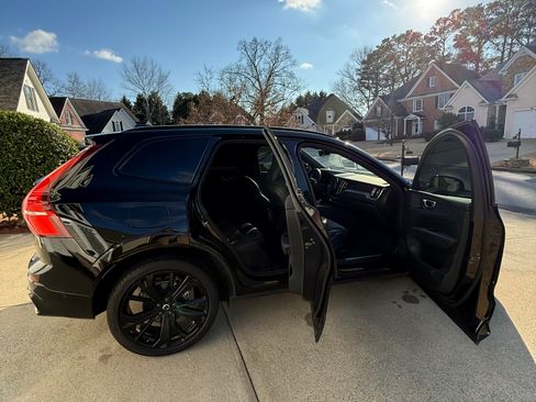 Used 2024 Volvo XC60 B5 Ultimate w/ Protection Package Premier image 11