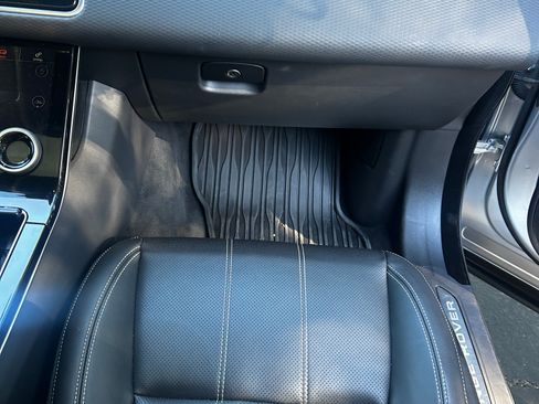 Used 2019 Land Rover Range Rover Velar S AWD/4WD image 14