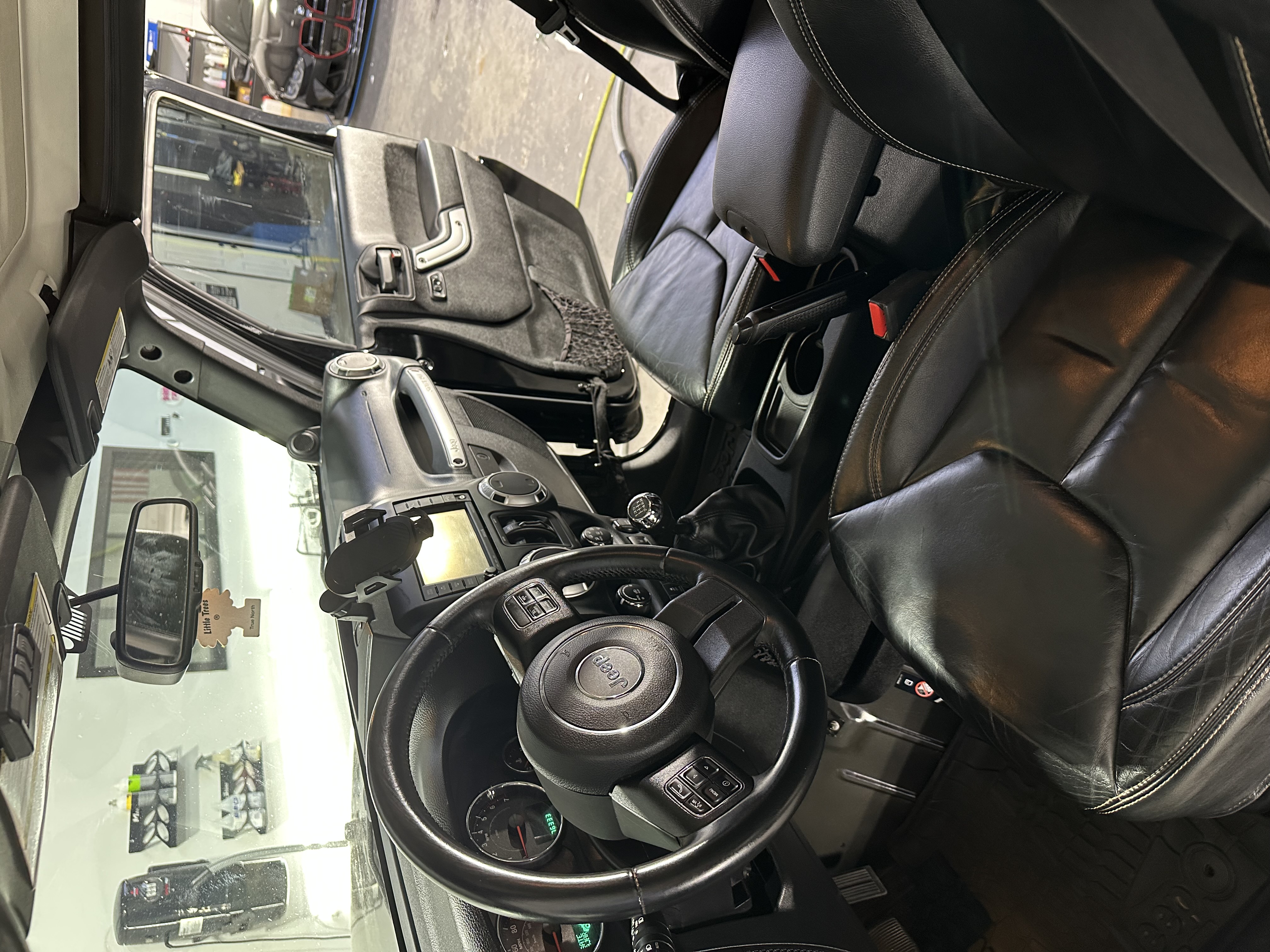 Used 2013 Jeep Wrangler Unlimited Rubicon w/ Max Tow Pkg AWD/4WD image 6