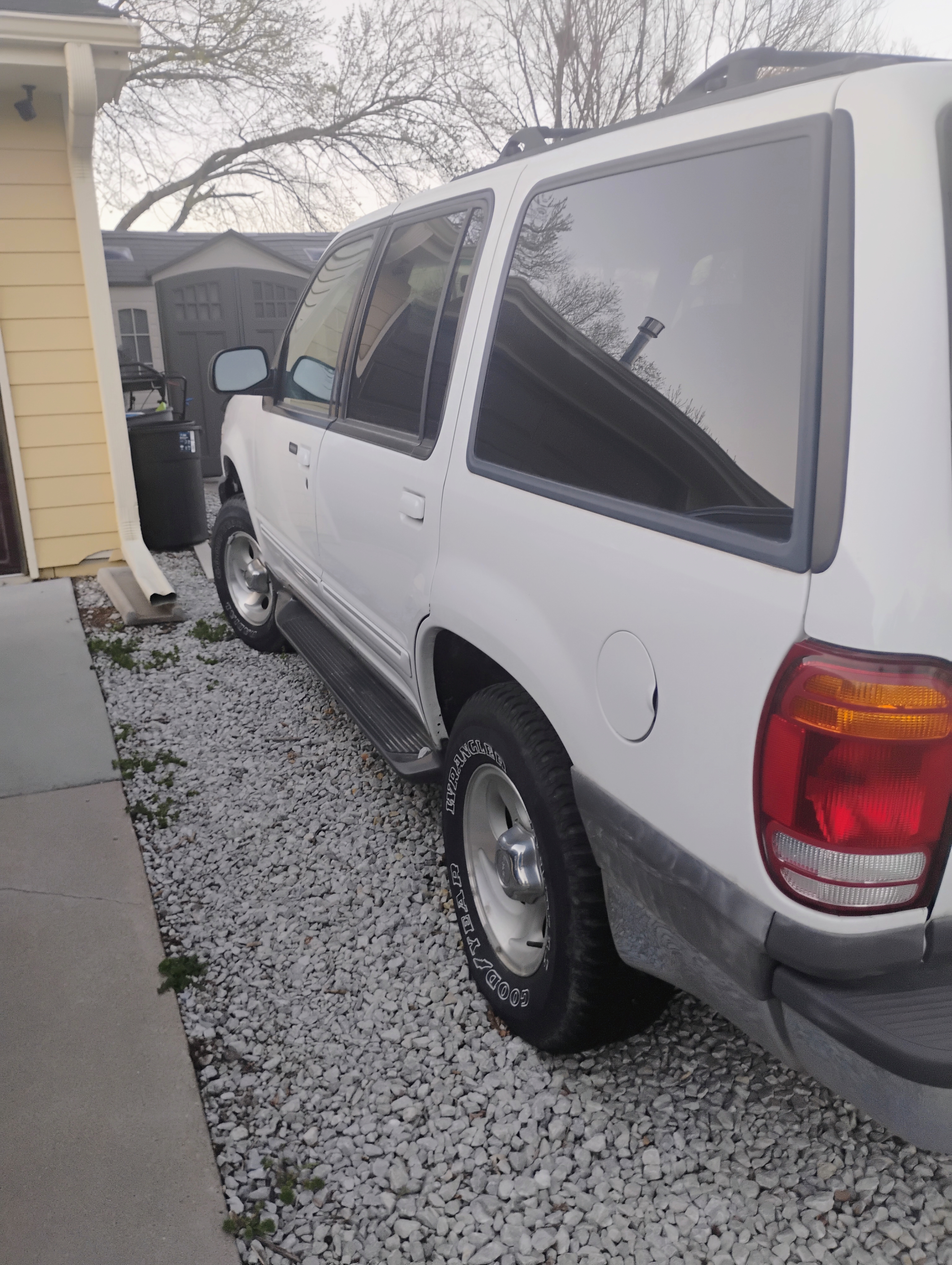 Used 2000 Ford Explorer XLT AWD/4WD image 6